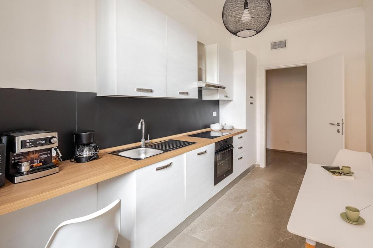Elegant Design - Parking Rome